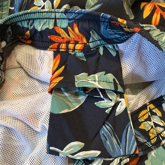 J Crew 6” eco swim trunk in tropical print navy background  Sz XL NWOT - Picture 10 of 15
